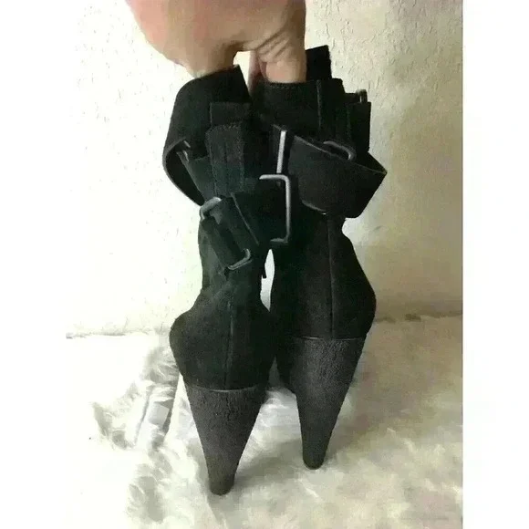 Burberry Womens Size 8 Fall Of 2009 Vogue Runway Ankle Lace Up Strap Up Boots